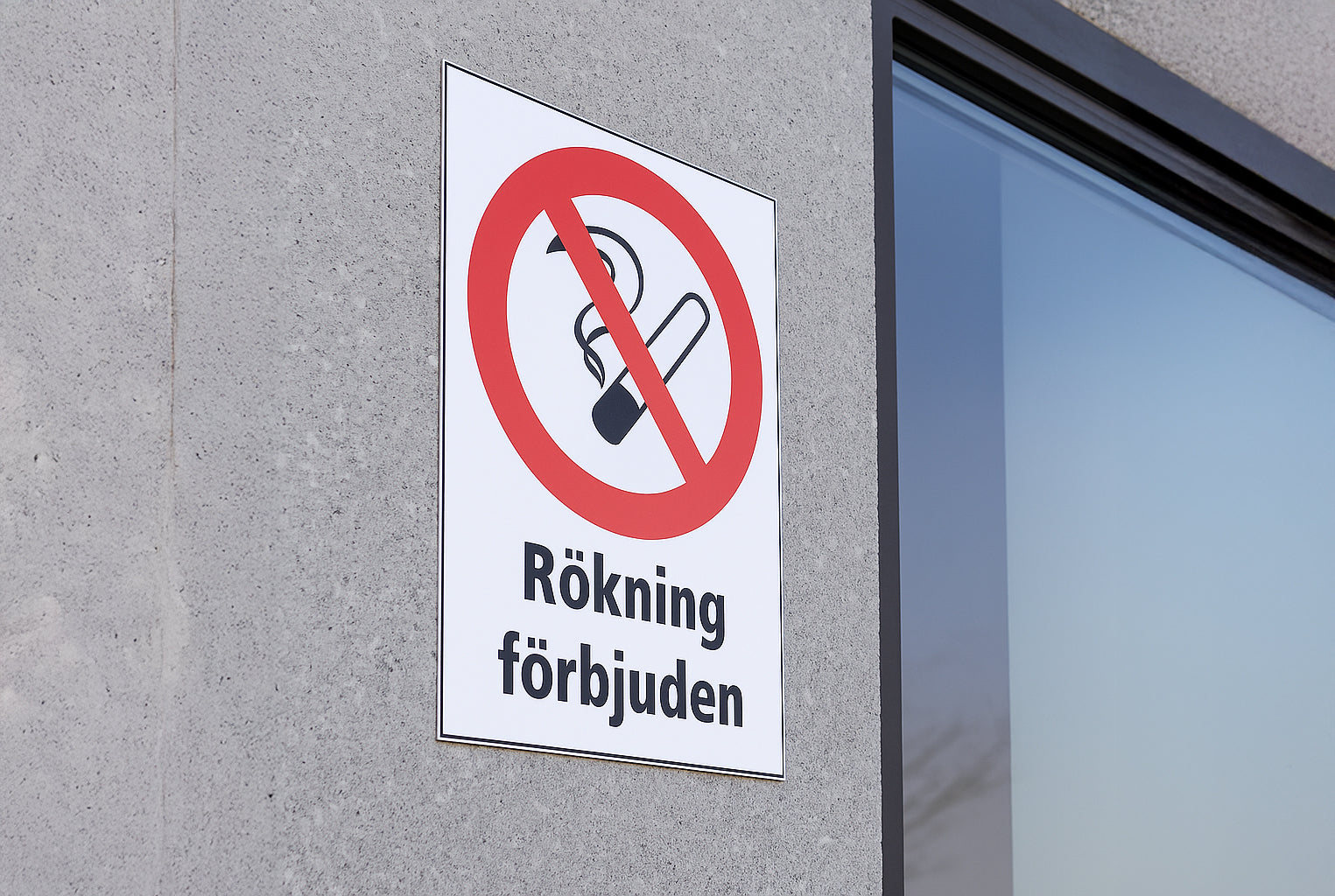 Rökning förbjuden – skylta rätt med dekaler och skyltar