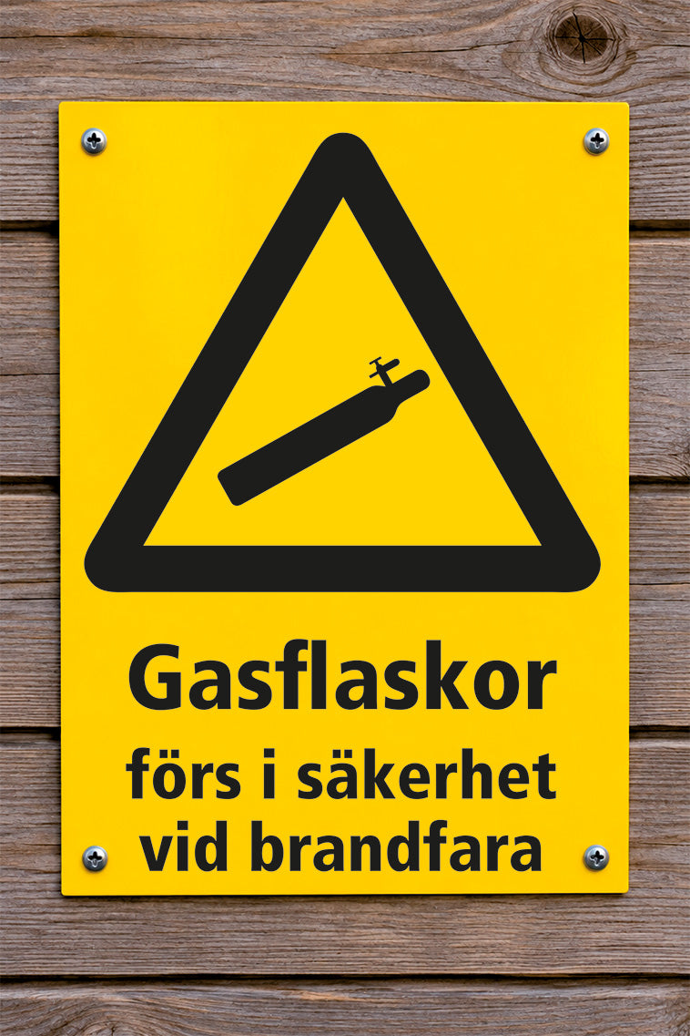 Varningsskylt på trävägg, Gasflaskor