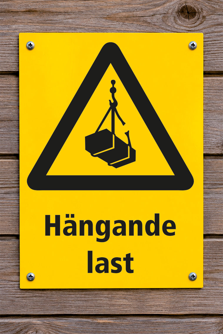 Varningsskylt på trävägg, Hängande last