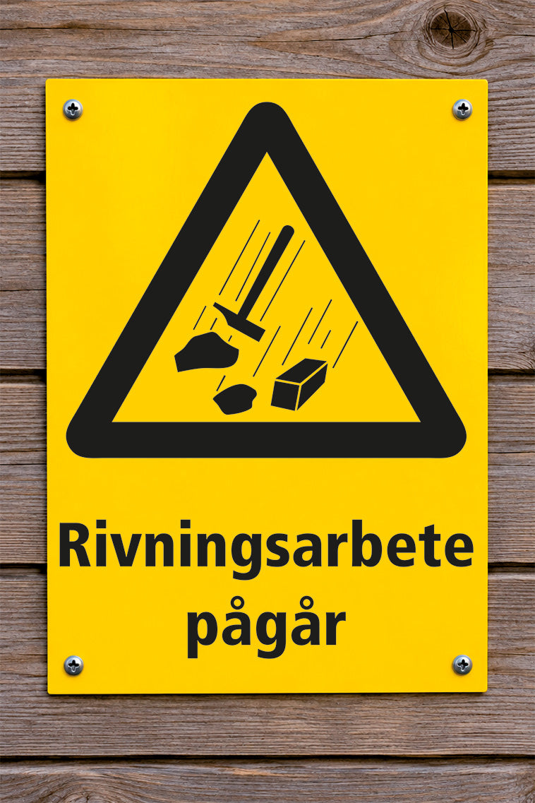 Varningsskylt på trävägg, Rivningsarbete