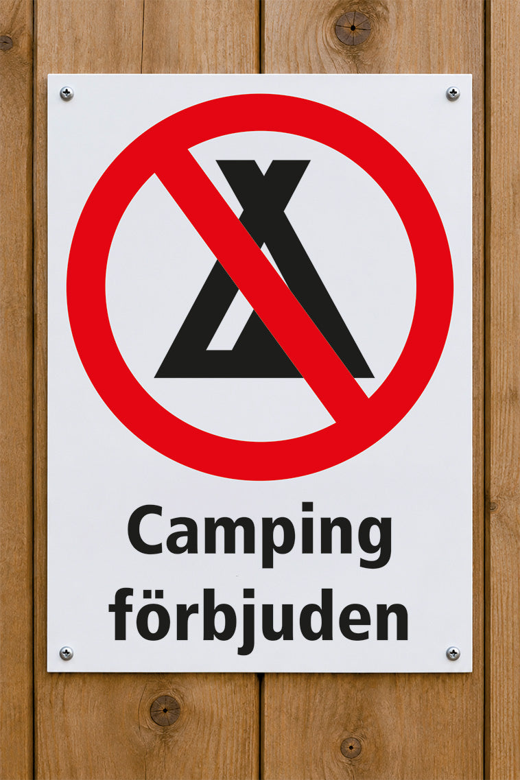 Förbudsskylt på trävägg, Camping förbjuden