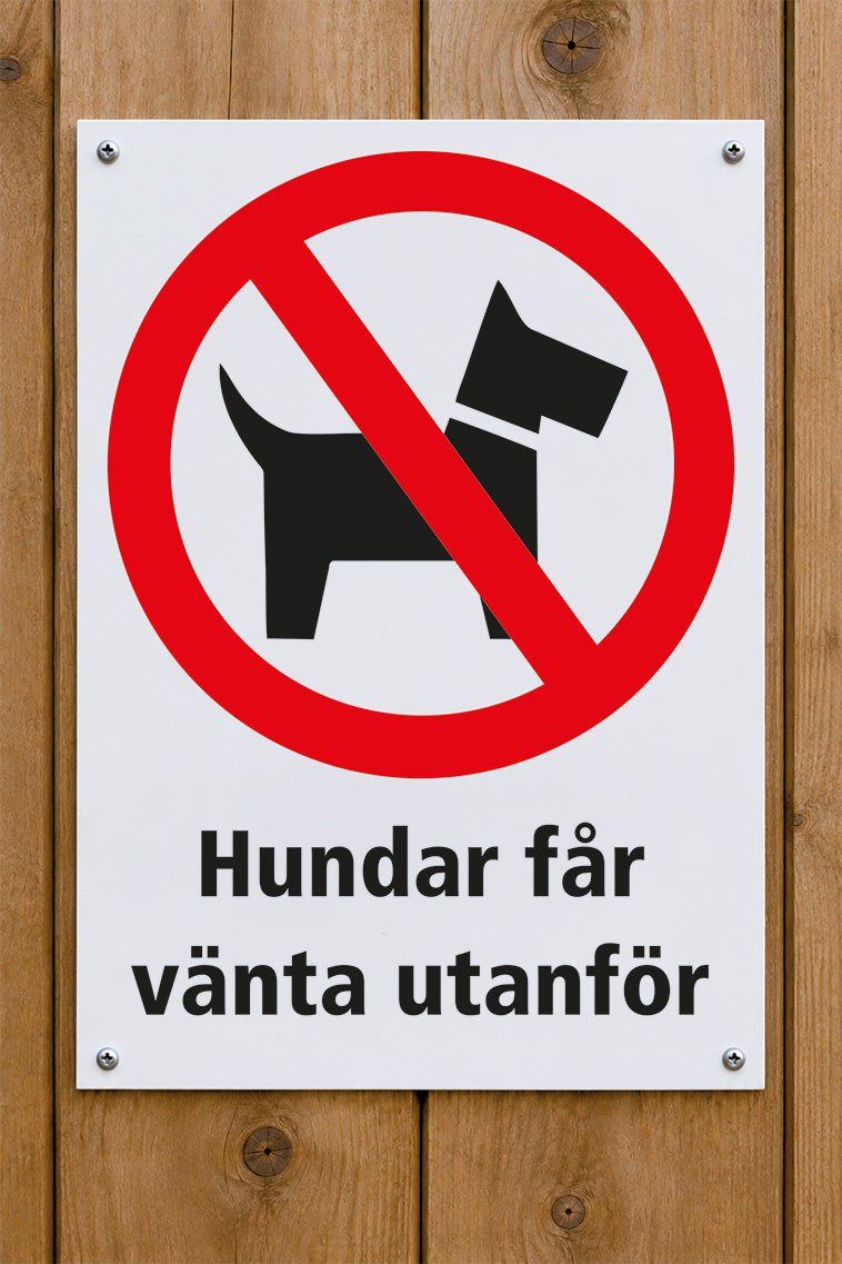 Förbudsskylt på trävägg, Hundar får vänta utanför