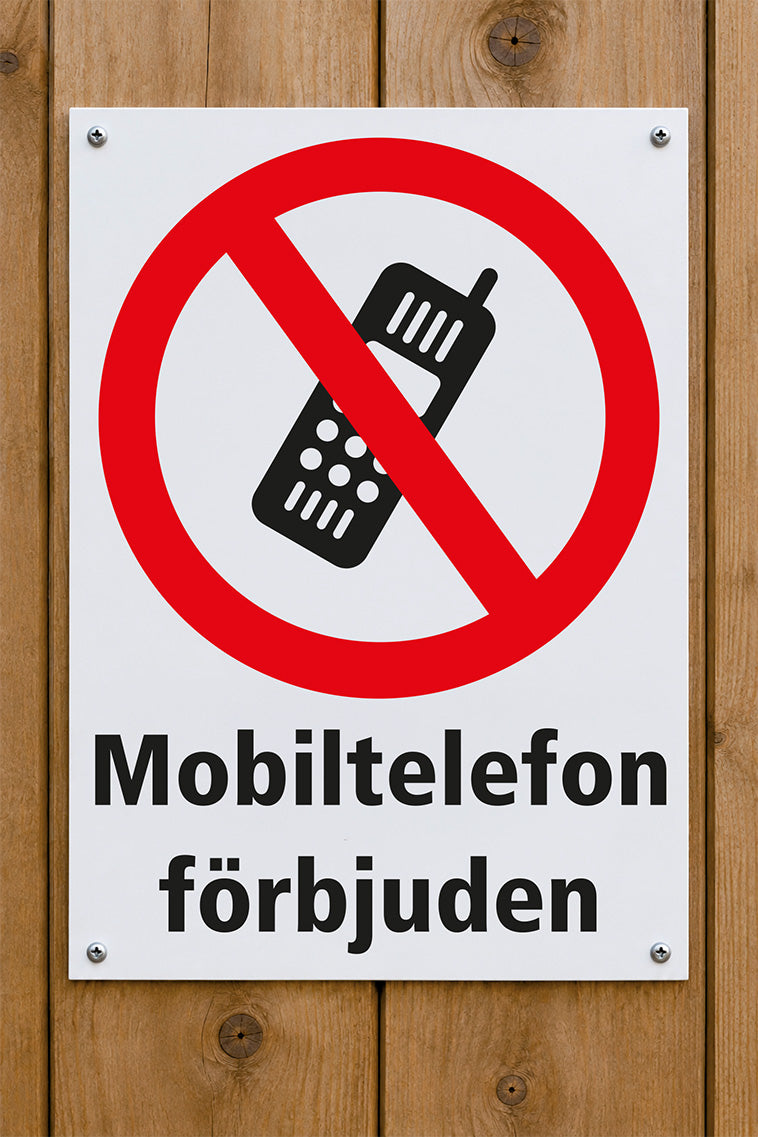 Förbudsskylt på trävägg, Mobiltelefon förbjuden