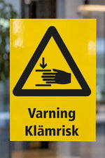 Varningsdekal på glas, Klämrisk